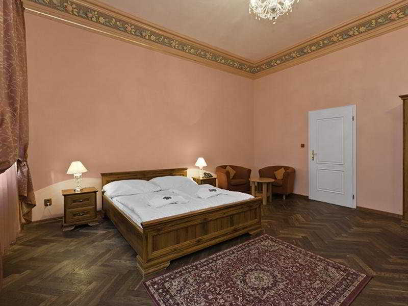 Hotel "Palac U Kocku" By Adrez, Palace At The Cats Prag Dış mekan fotoğraf